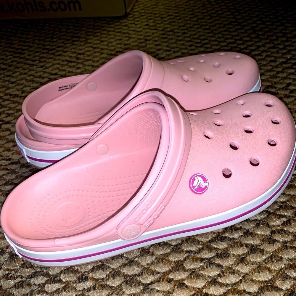 PINK CROCS